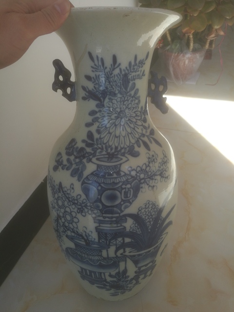 古玩陶瓷清末豆青釉青花博古插花紋雙耳大瓶拍賣，當前價格200元