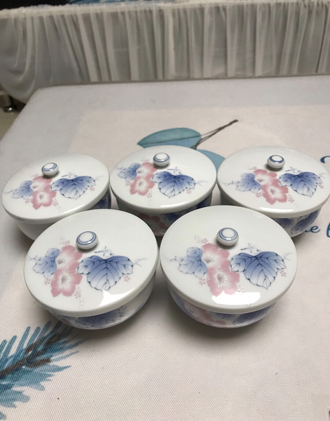 古玩陶瓷名窯名師釉中彩繪葡萄花卉紋蓋碗拍賣，當(dāng)前價格555元