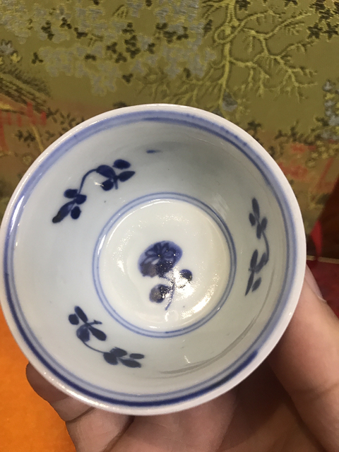 古玩陶瓷清早康熙花卉“三多”壓手杯拍賣，當(dāng)前價(jià)格999元