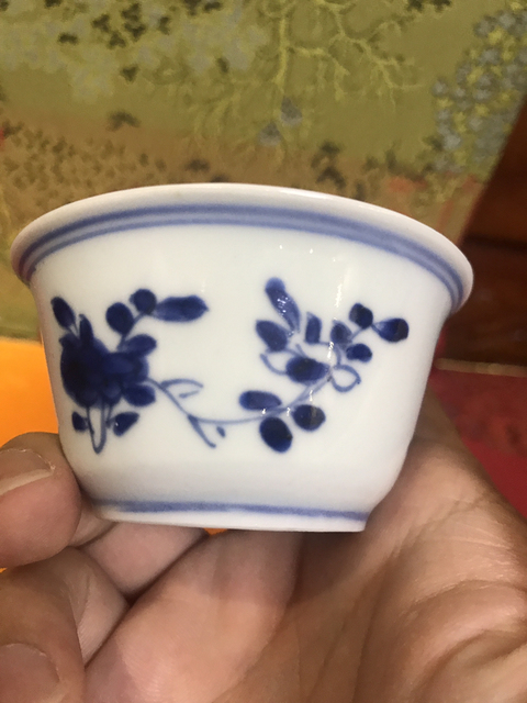 古玩陶瓷清早康熙花卉“三多”壓手杯拍賣，當(dāng)前價(jià)格999元