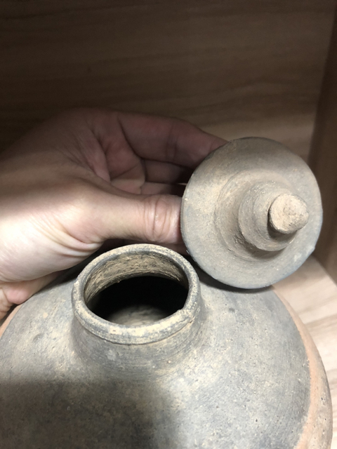 古玩陶瓷灰陶加朱瓶拍賣,當前價格588元