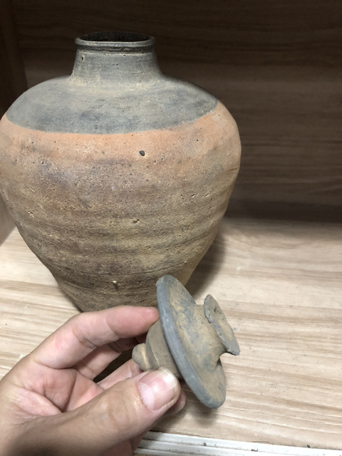 古玩陶瓷灰陶加朱瓶拍賣,當前價格588元