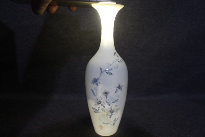 古玩陶瓷瓷質(zhì)通透-70年代精品蛋殼瓷柳葉瓶拍賣,當(dāng)前價格999元