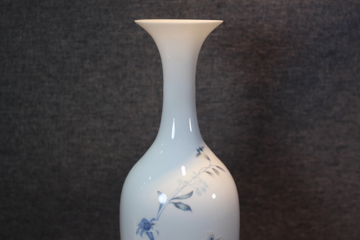 古玩陶瓷瓷質(zhì)通透-70年代精品蛋殼瓷柳葉瓶拍賣,當(dāng)前價格999元