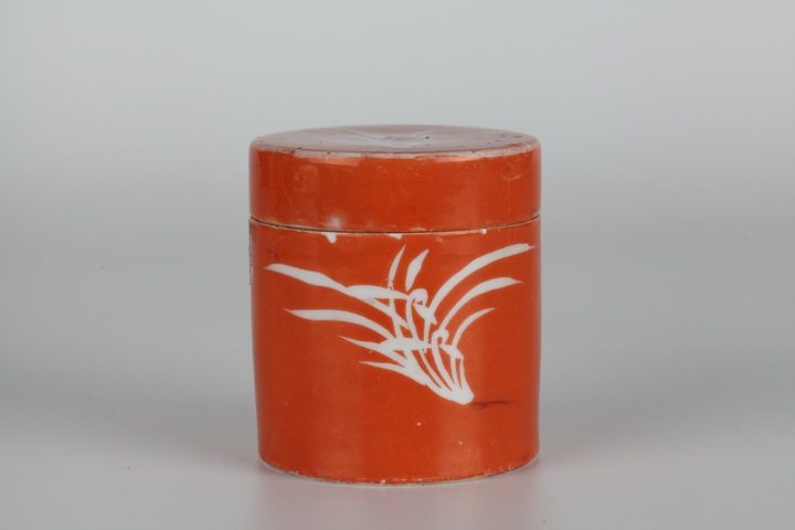 古玩陶瓷紅釉留白蓋罐拍賣,當前價格0元