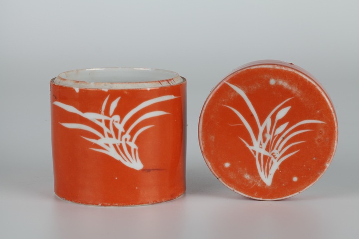 古玩陶瓷紅釉留白蓋罐拍賣,當前價格0元