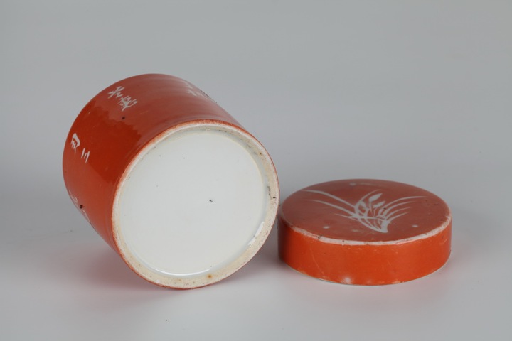 古玩陶瓷紅釉留白蓋罐拍賣,當前價格0元