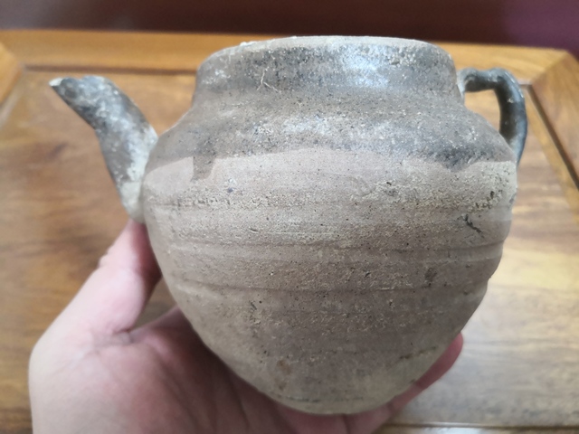 古玩陶瓷執(zhí)壺拍賣，當(dāng)前價格0元