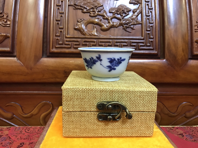 古玩陶瓷清康熙精品“花卉三多”主人杯拍賣，當前價格999元