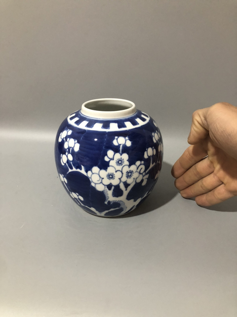 古玩陶瓷民國?放漏?青花留白冰梅紋罐拍賣,當前價格600元