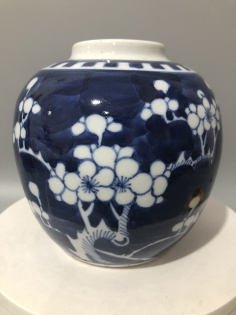 古玩陶瓷青花留白冰梅紋罐拍賣，當前價格1999元