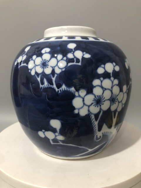 古玩陶瓷青花留白冰梅紋罐拍賣，當前價格1999元