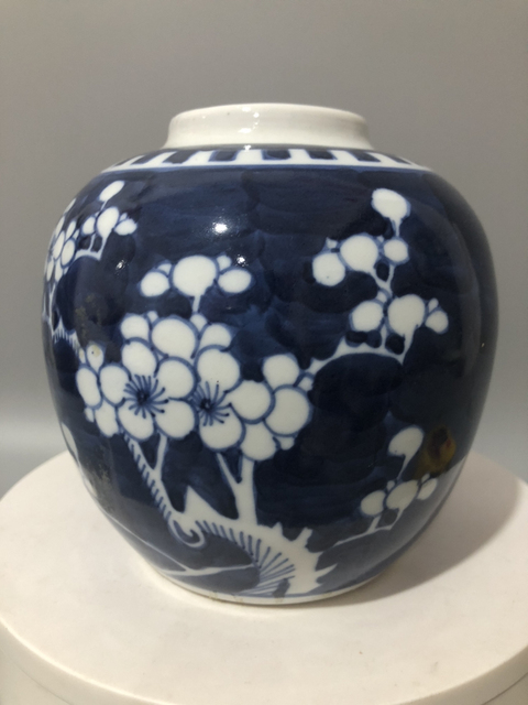 古玩陶瓷青花留白冰梅紋罐拍賣，當前價格1999元