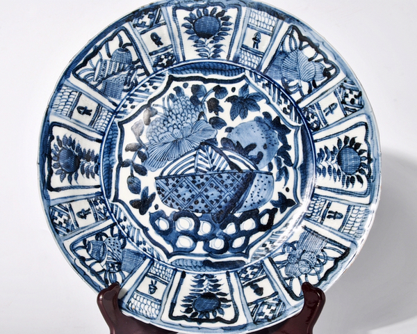 古玩陶瓷明晚期·青花折腰花口大盤拍賣,當(dāng)前價(jià)格8000元