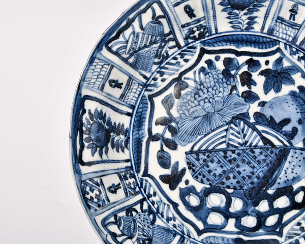 古玩陶瓷明晚期·青花折腰花口大盤拍賣,當(dāng)前價(jià)格8000元