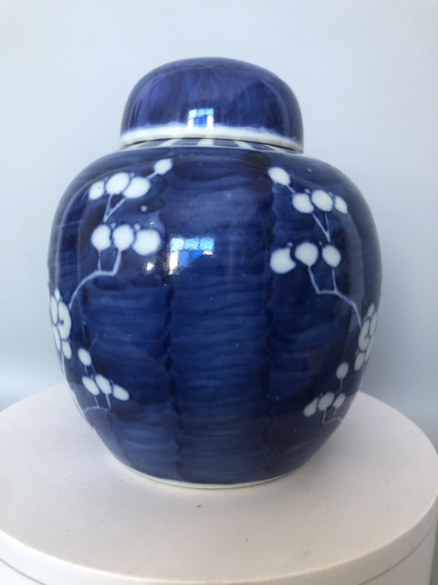 古玩陶瓷青花留白冰梅紋罐拍賣，當(dāng)前價(jià)格1999元