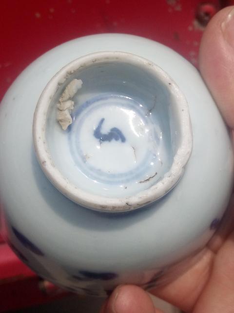 古玩陶瓷明代晚期青花草龍紋杯,雞缸杯有人見過青花漂亮青花款公雞款,見的人很少啊!拍賣,當前價格17999元