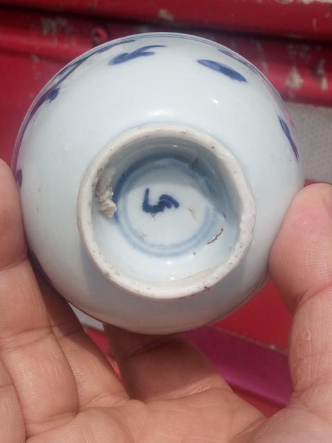 古玩陶瓷明代晚期青花草龍紋杯,雞缸杯有人見過青花漂亮青花款公雞款,見的人很少啊!拍賣,當前價格17999元