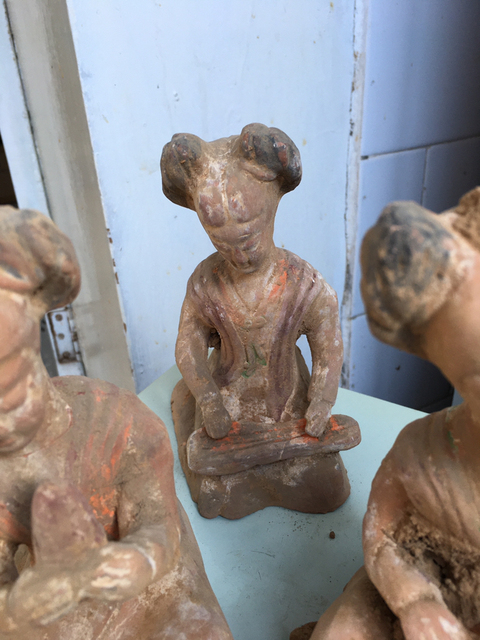 古玩陶瓷【兩晉南北朝】彩繪陶宮廷伎樂俑（博物館級藏品）拍賣，當前價格22600元