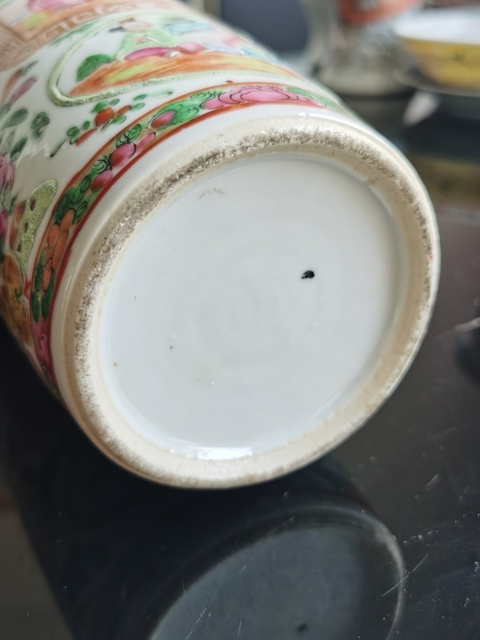 古玩陶瓷《清代同治》人物紋廣彩瓶拍賣,當前價格888元