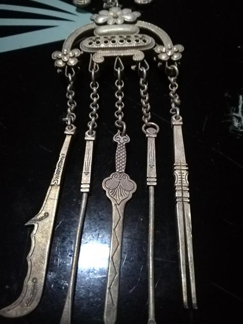 古玩雜項(xiàng)衣襟銀掛飾拍賣(mài),當(dāng)前價(jià)格666元