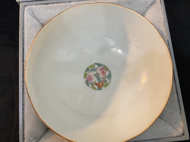 古玩陶瓷繩結(jié)紋款花卉紋粉彩碗拍賣，當(dāng)前價(jià)格1999元