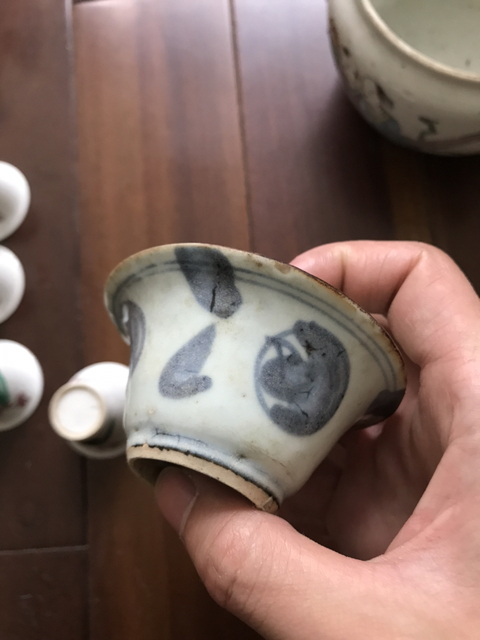 古玩陶瓷1個明代青花杯,4民國馬蹄杯,1個民國粥罐拍賣,當前價格298元