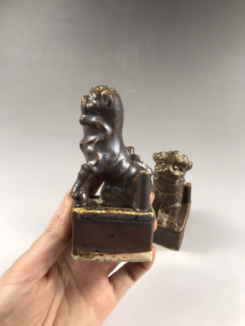 古玩陶瓷醬釉獅子塑像拍賣，當前價格3500元