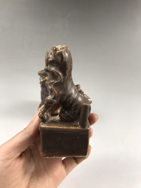 古玩陶瓷醬釉獅子塑像拍賣，當前價格3500元