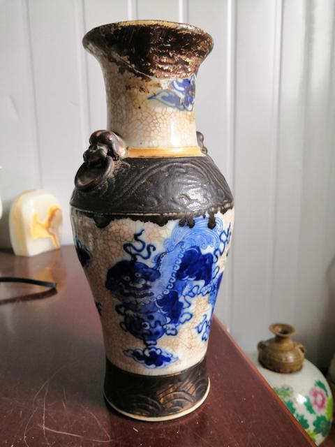 古玩陶瓷哥釉青花獅子滾繡球紋雙耳瓶拍賣,當前價格500元