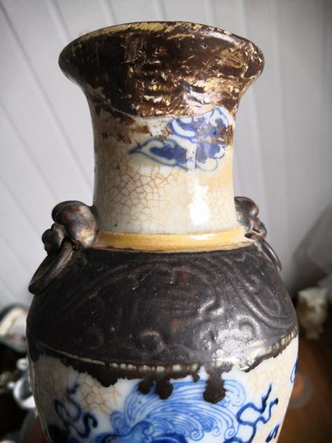 古玩陶瓷哥釉青花獅子滾繡球紋雙耳瓶拍賣,當前價格500元