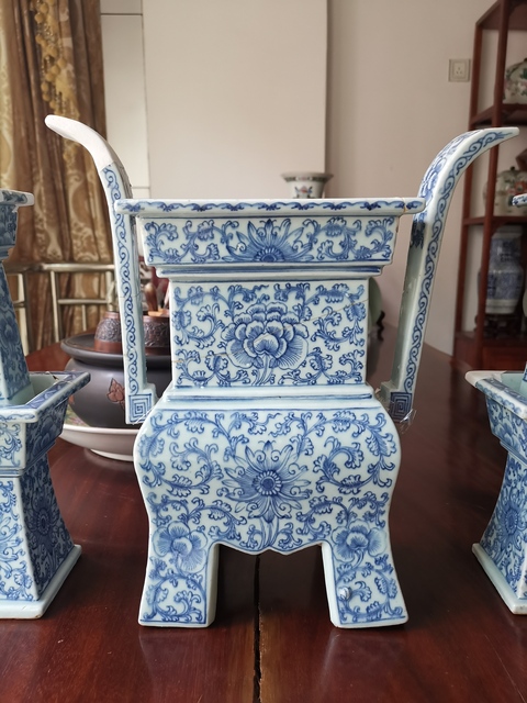 古玩陶瓷青花五供拍賣,當前價格25000元