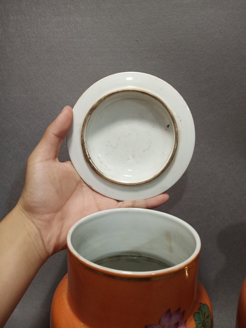古玩陶瓷**紅壯觀拍賣,當前價格3000元