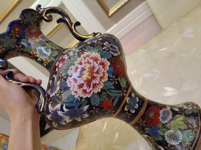 古玩陶瓷花卉紋大瓶拍賣，當前價格3000元