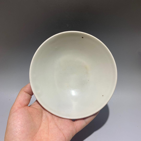 古玩陶瓷白釉碗拍賣，當(dāng)前價(jià)格8888元