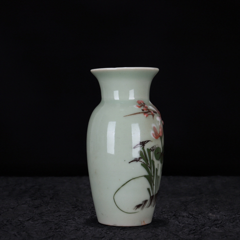 古玩陶瓷劉彭25期:晚清-豆青釉花卉紋賞瓶拍賣，當前價格2368元