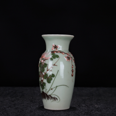 古玩陶瓷劉彭25期:晚清-豆青釉花卉紋賞瓶拍賣，當前價格2368元