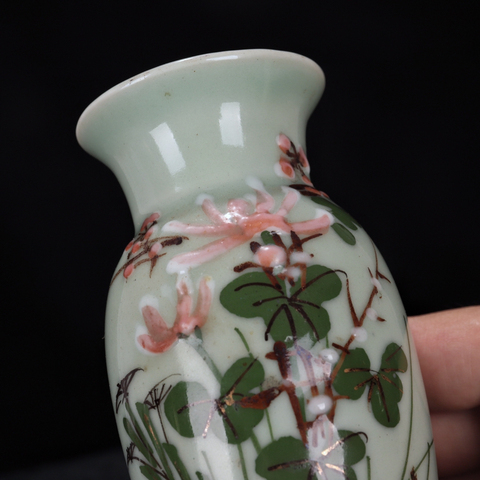 古玩陶瓷劉彭25期:晚清-豆青釉花卉紋賞瓶拍賣，當前價格2368元