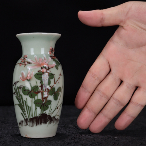 古玩陶瓷劉彭25期:晚清-豆青釉花卉紋賞瓶拍賣，當前價格2368元