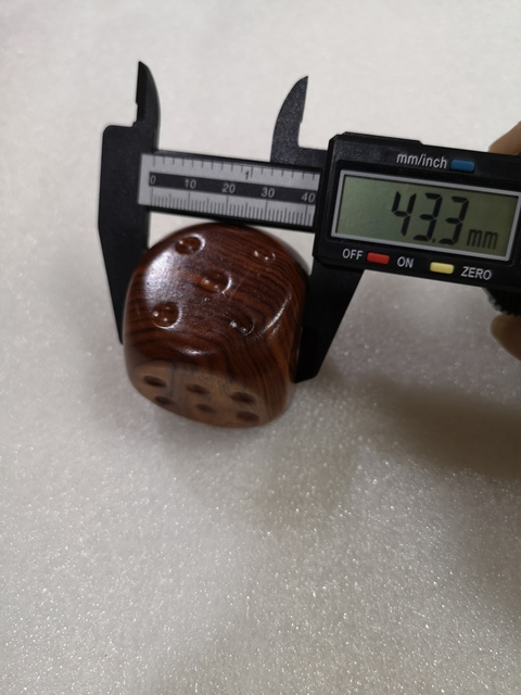 古玩雜項越黃木雕骰子拍賣,當前價格220元