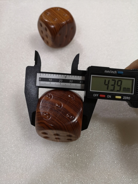 古玩雜項越黃木雕骰子拍賣,當前價格220元