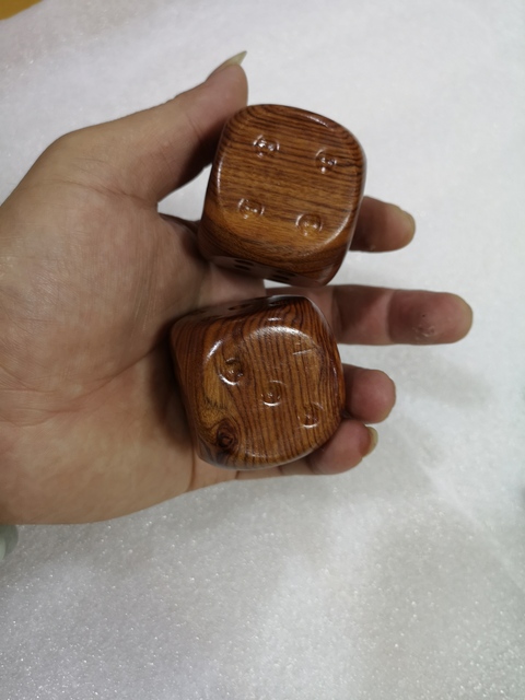 古玩雜項越黃木雕骰子拍賣,當前價格220元