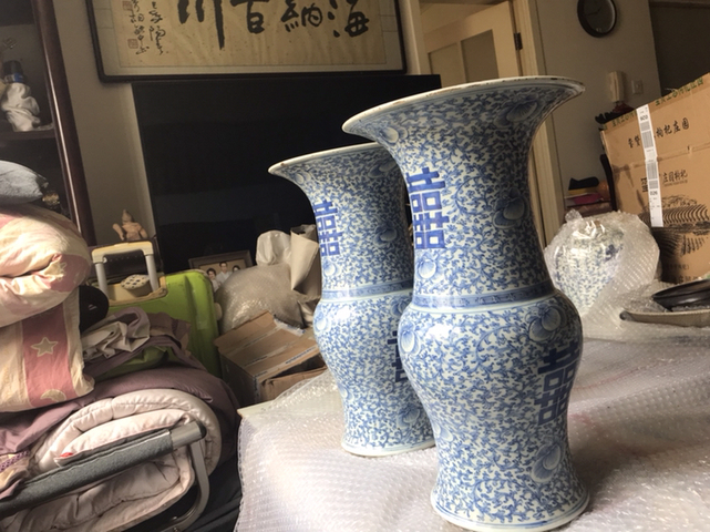 古玩陶瓷清中期青花纏枝蓮紋囍字花觚(精品)拍賣,當前價格12000元