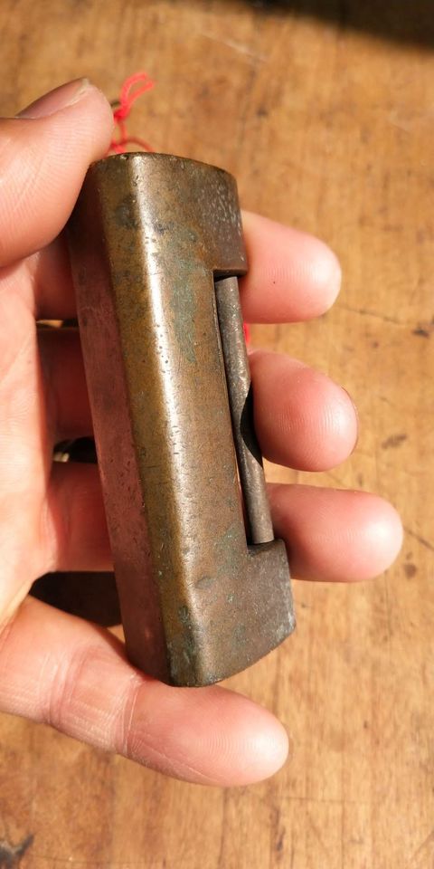 古玩錢幣李怡興名家厚重金黃銅鎖拍賣，當前價格999元