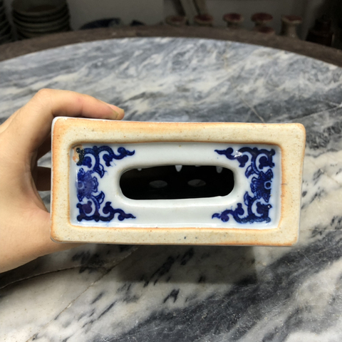 古玩陶瓷民國·青花開窗獅子繡球紋書擋真品鑒賞圖
