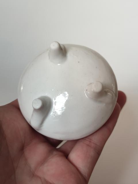 古玩陶瓷民國德化白釉雙耳三足香爐拍賣,當(dāng)前價(jià)格860元