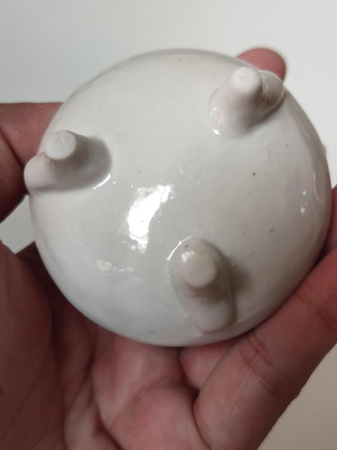 古玩陶瓷民國德化白釉雙耳三足香爐拍賣,當(dāng)前價(jià)格860元