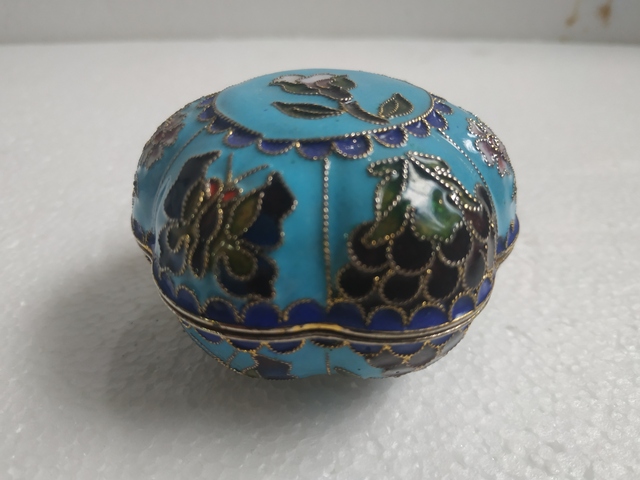 古玩陶瓷景泰藍掐絲琺瑯粉盒拍賣,當(dāng)前價格168元