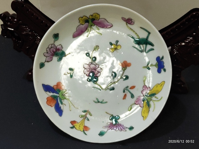 中国美術 古玩 粉彩花卉蝶々紋樣皿 域鉴古玩】清代粉彩蝴蝶花卉纹盘拍卖价格/图片/值多少钱