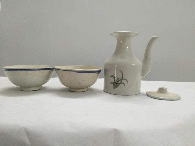 古玩陶瓷民國彩繪花卉紋壺碗一套拍賣，當前價格800元